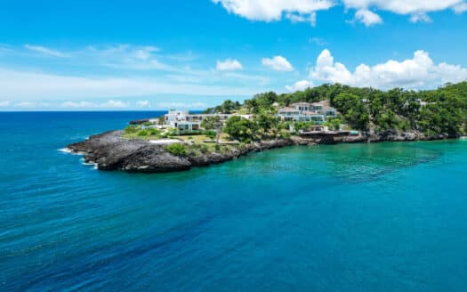 Oceanfront land for your million-dollar mansion
