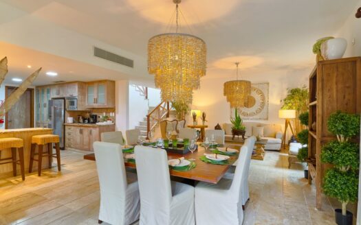 Stylish townhouse by the beach