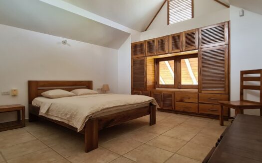 5-BR villa step from Punta Popy Beach