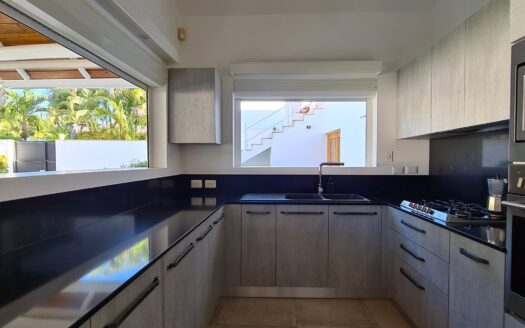 5-BR villa step from Punta Popy Beach