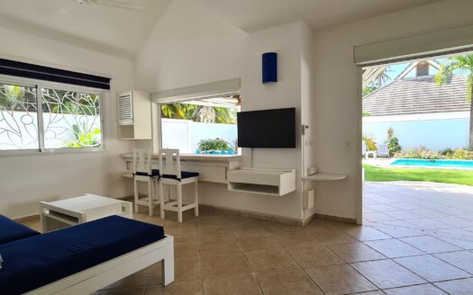 5-BR villa step from Punta Popy Beach