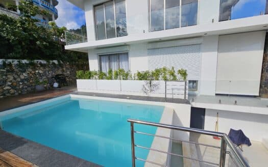 Ocean view condo in the center