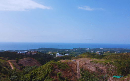 Great ocean view lot in authentic self-sufficient community