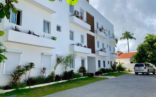 2-BR condo with private rooftop steps to the beach