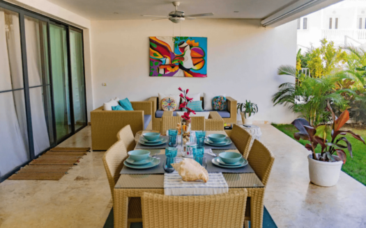Stylish 2-BR condo in prime beach location