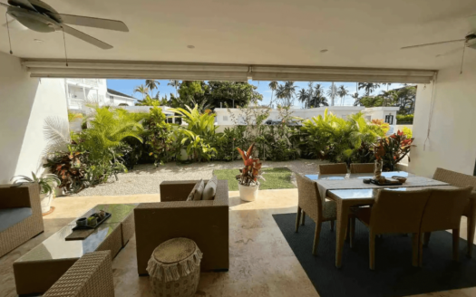 Stylish 2-BR condo in prime beach location