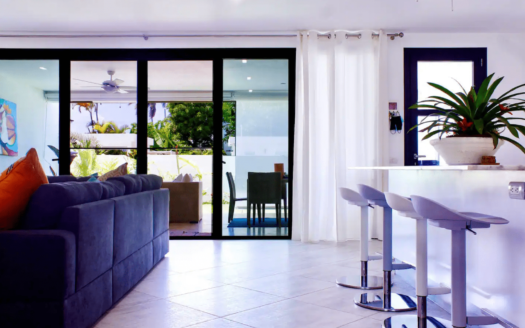 Stylish 2-BR condo in prime beach location