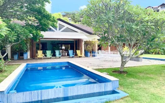 Lujosa Villa de 4 Habitaciones con Vistas al Océano