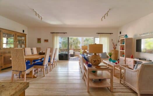 Breathtaking condo located in exclusive area