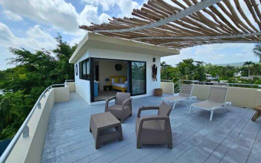 Penthouse opportunity steps from Punta Popy beach