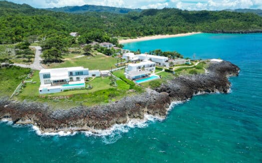 Oceanfront land for your million-dollar mansion