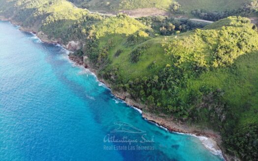 One-of-a-kind land for project with villas hanging above the ocean