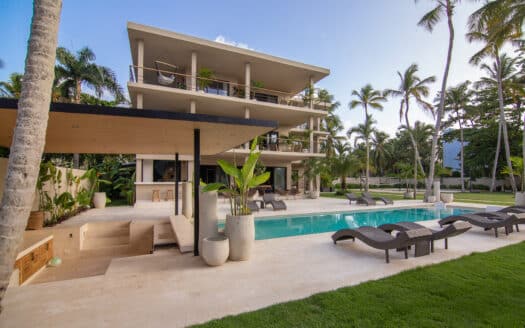 Extraordinary villa with a modern Caribbean style