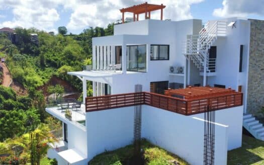 3-BR oceanview villa in a central gated residence