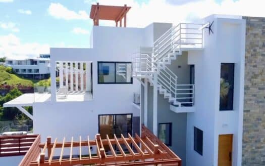 3-BR oceanview villa in a central gated residence