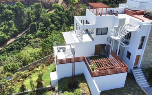 3-BR oceanview villa in a central gated residence