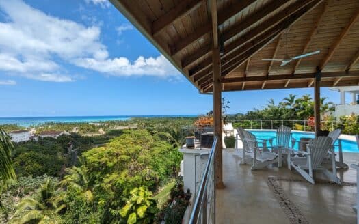 Hilltop villa with amazing view