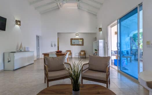 3-BR Penthouse in a tranquil community