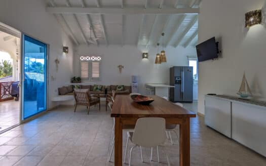 3-BR Penthouse in a tranquil community