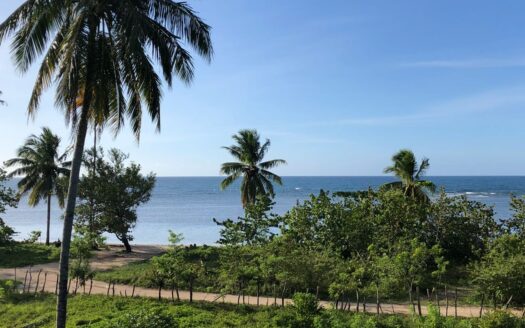 Beachfront lot with a small hill and stunning ocean view