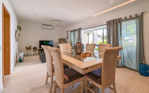 Investment condo close to the beach