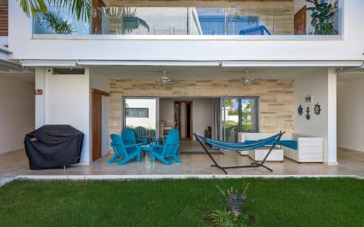 Investment condo close to the beach