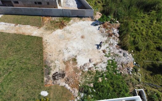 Lot ready to build close to the beach