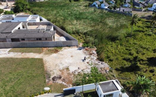 Lot ready to build close to the beach