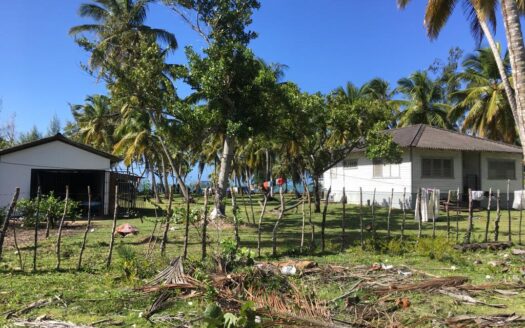 Second-line building lot in El Limon beach