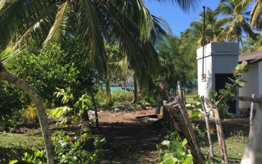 Second-line building lot in El Limon beach