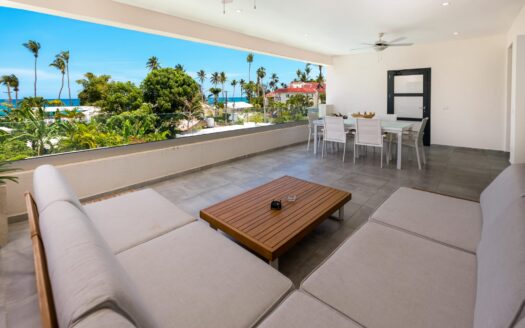 Modern penthouse steps from the beach in Punta Popy