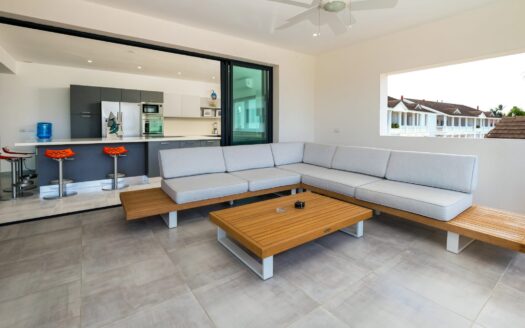 Modern penthouse steps from the beach in Punta Popy