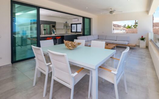 Modern penthouse steps from the beach in Punta Popy