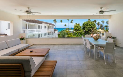 Modern penthouse steps from the beach in Punta Popy
