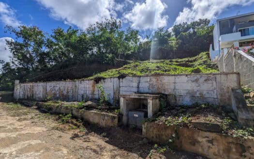 Hill lot near beach and town