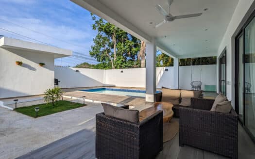 Spacious 6-BR villa in town