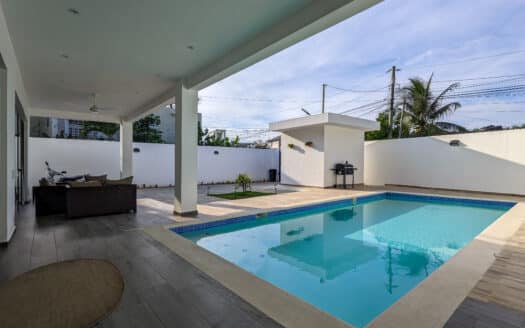 Spacious 6-BR villa in town