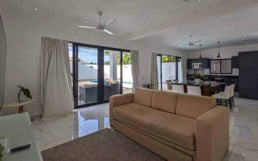 Spacious 6-BR villa in town