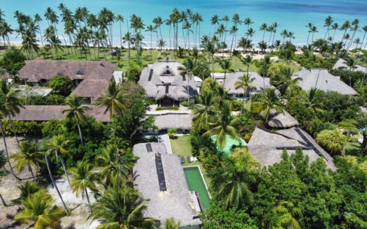 5-BR Caribbean villa in beachfront community