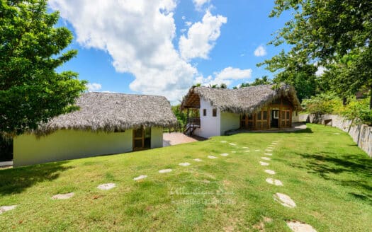 Villa for nature lovers with ocean view