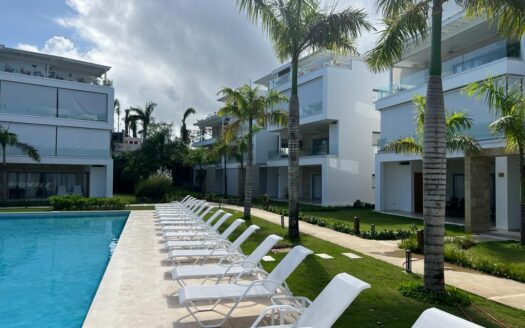2-BR Apartment in town near the beach