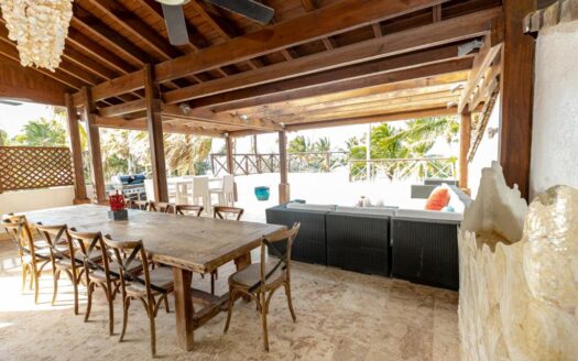 Luxury penthouse beachfront in a exclusive community