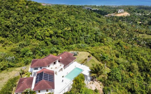 Astounding 4-BR villa with ocean and mountain view