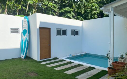 New townhouses steps to Las Ballenas