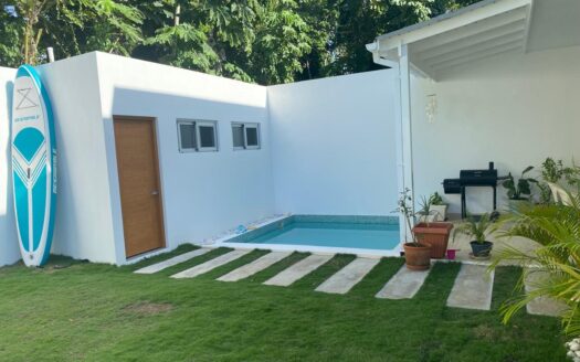 New townhouses steps to Las Ballenas