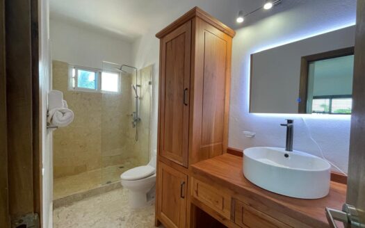 Spacious 4-BR penthouse steps from punta popy beach