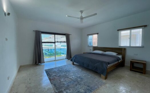Spacious 4-BR penthouse steps from punta popy beach