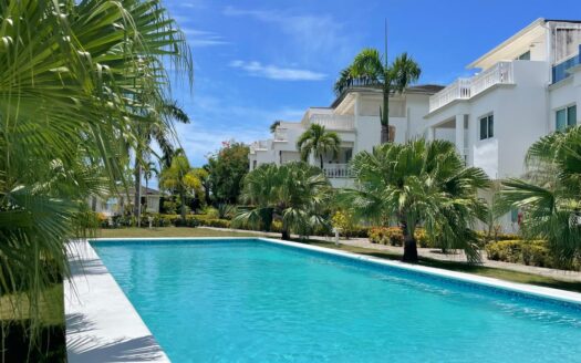 Spacious 4-BR penthouse steps from punta popy beach