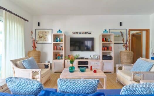 Breathtaking condo located in exclusive area