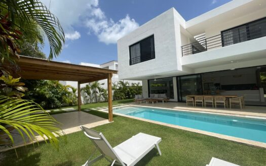 Exceptional 4-BR villa close to Las Ballenas beach